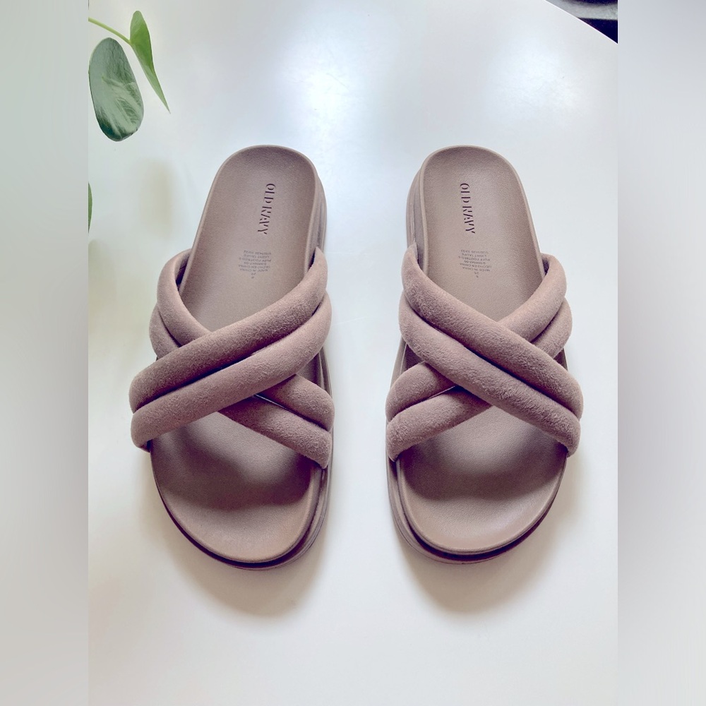 Old Navy Faux Suede Cross Strap Slide Sandals Comfy Shoes Women’s Size 8 NWOTS - Picture 3 of 6